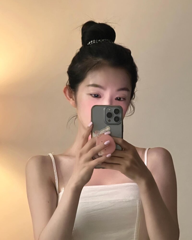 231026 Red Velvet Irene Instagram Update with Seulgi documents 7