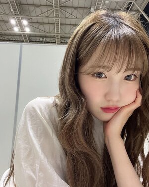 230509 Hitomi Instagram Update + With Nako