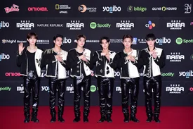 221129 DKZ at MAMA 2022Red Carpet