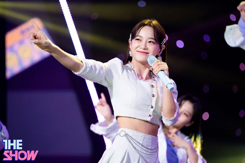210406 Kim Sejeong 'Warning' at The Show documents 1