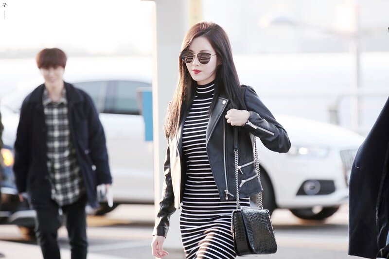 170401-170402 Girls' Generation Seohyun at Incheon Airport documents 11