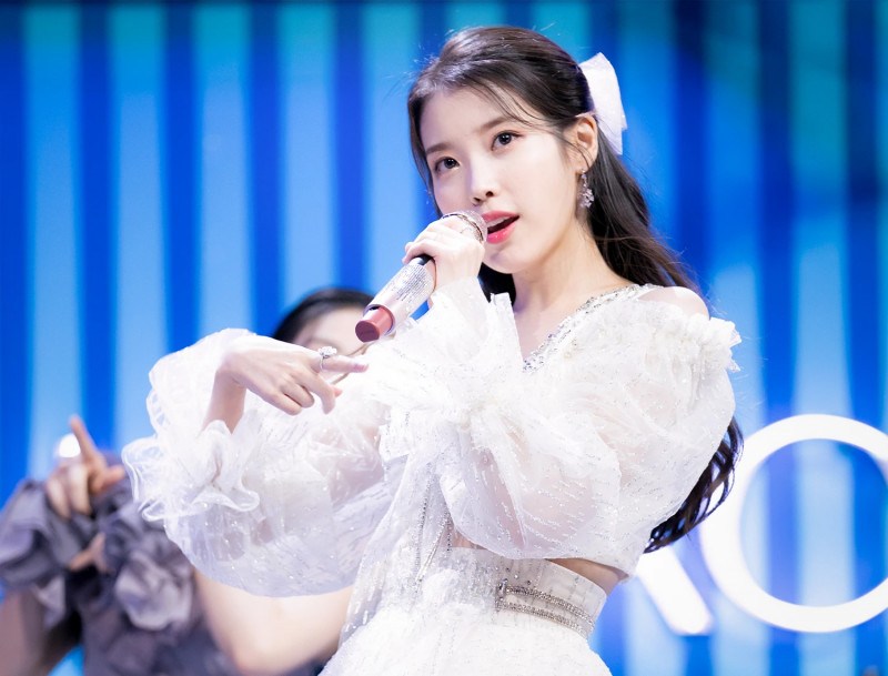 210328 IU - 'Coin' + 'LILAC' at Inkigayo documents 14