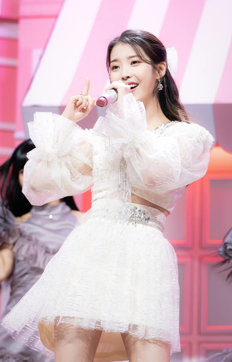 210328 IU - 'Coin' + 'LILAC' at Inkigayo documents 5