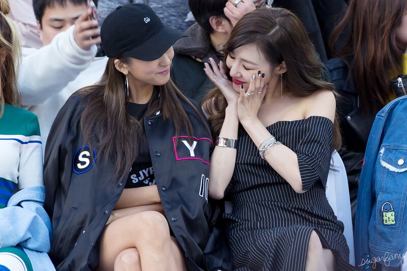 160324 Tiffany and SISTAR Bora at SJYP Seoul Fashion Week documents 1