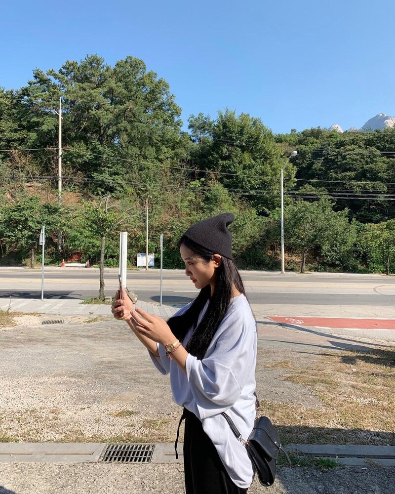 200405 Somi Instagram Update (A Train to Autumn) documents 2