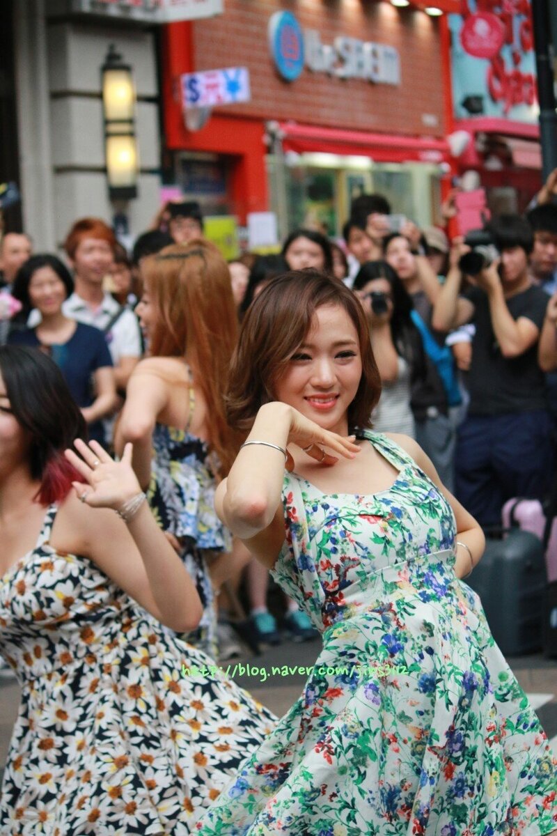 140807 Ladies' Code Sojung at Myeongdong Guerrilla Concert documents 2