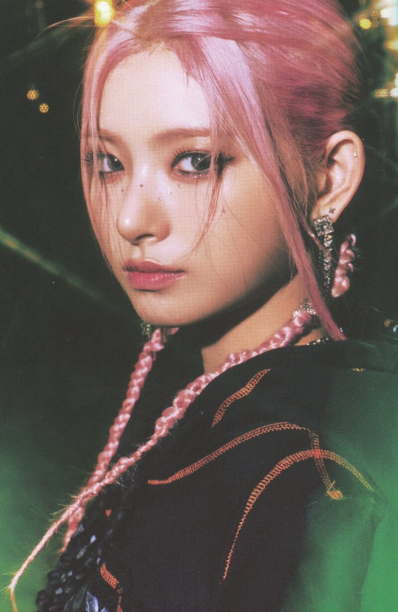 EVERGLOW - 4th Single 'ALL MY GIRLS' [SCANS] documents 3