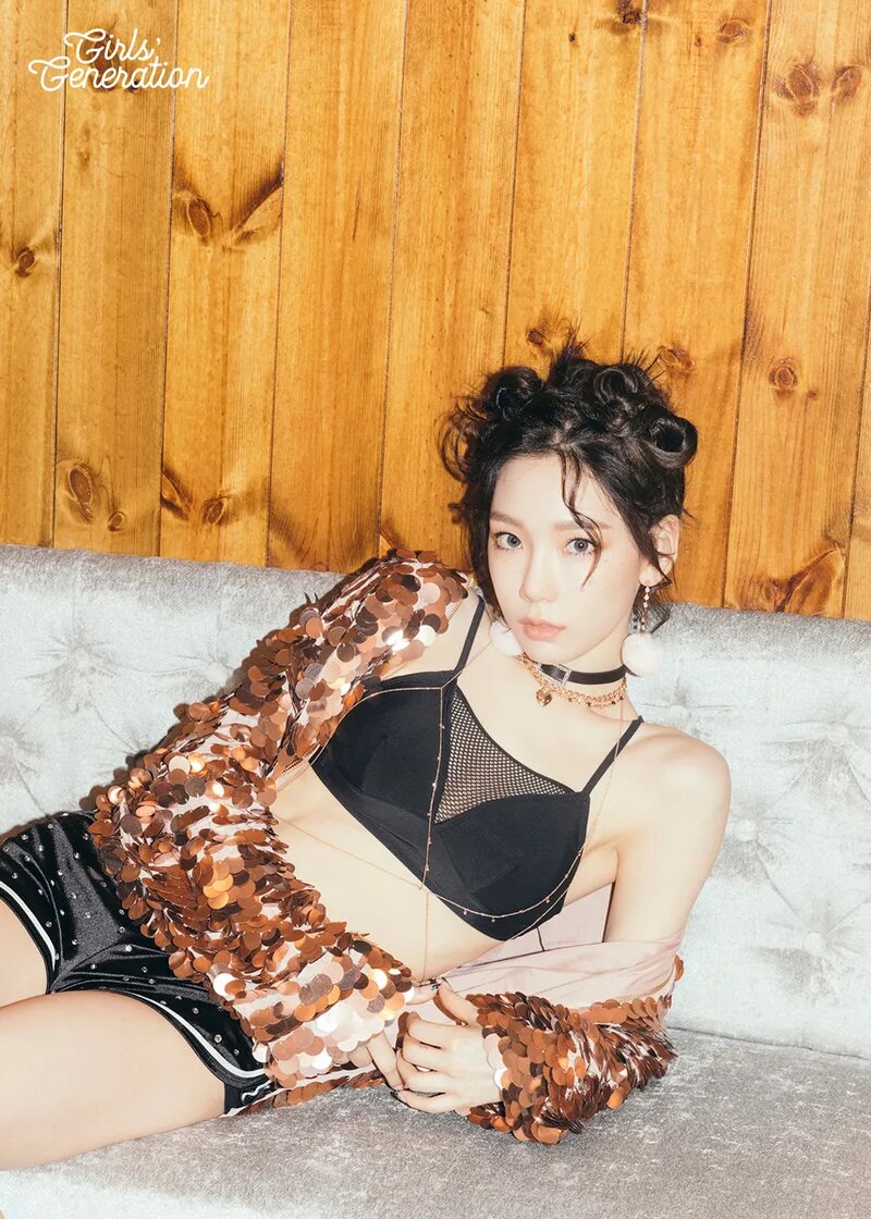 Girls'_Generation_Taeyeon_Holiday_Night_concept_photo_(4).png