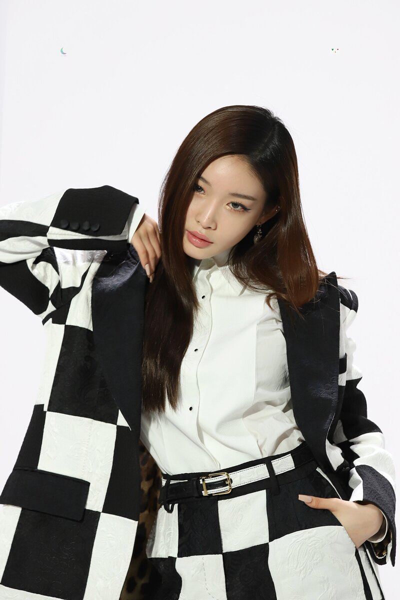 210526 MNH Naver Post - Chungha's Harpers Bazaar May Issue Photoshoot Behind documents 18