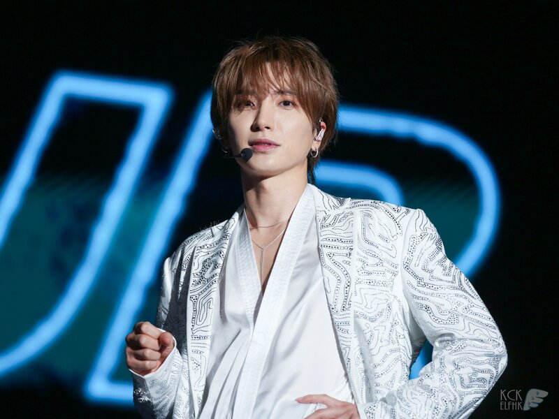 200118 Super Junior Leeteuk at SS8 in Macau (Day 1) documents 14