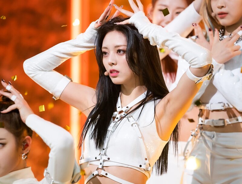 210502 ITZY 'Mafia In the morning' at Inkigayo documents 3