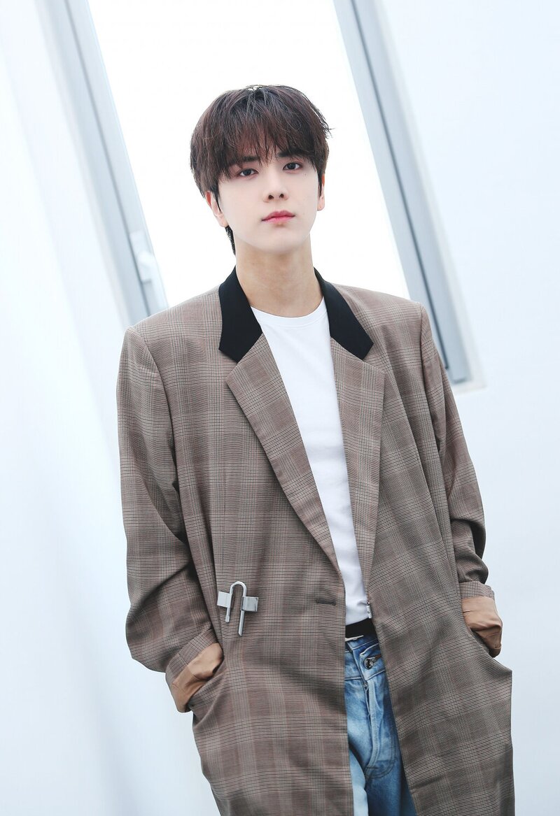 240319 The Boyz Younghoon - Star News Interview Photo documents 4