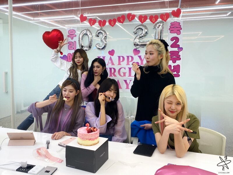 210323 Yuehue Naver Post - EVERGLOW 2nd Anniversary documents 21