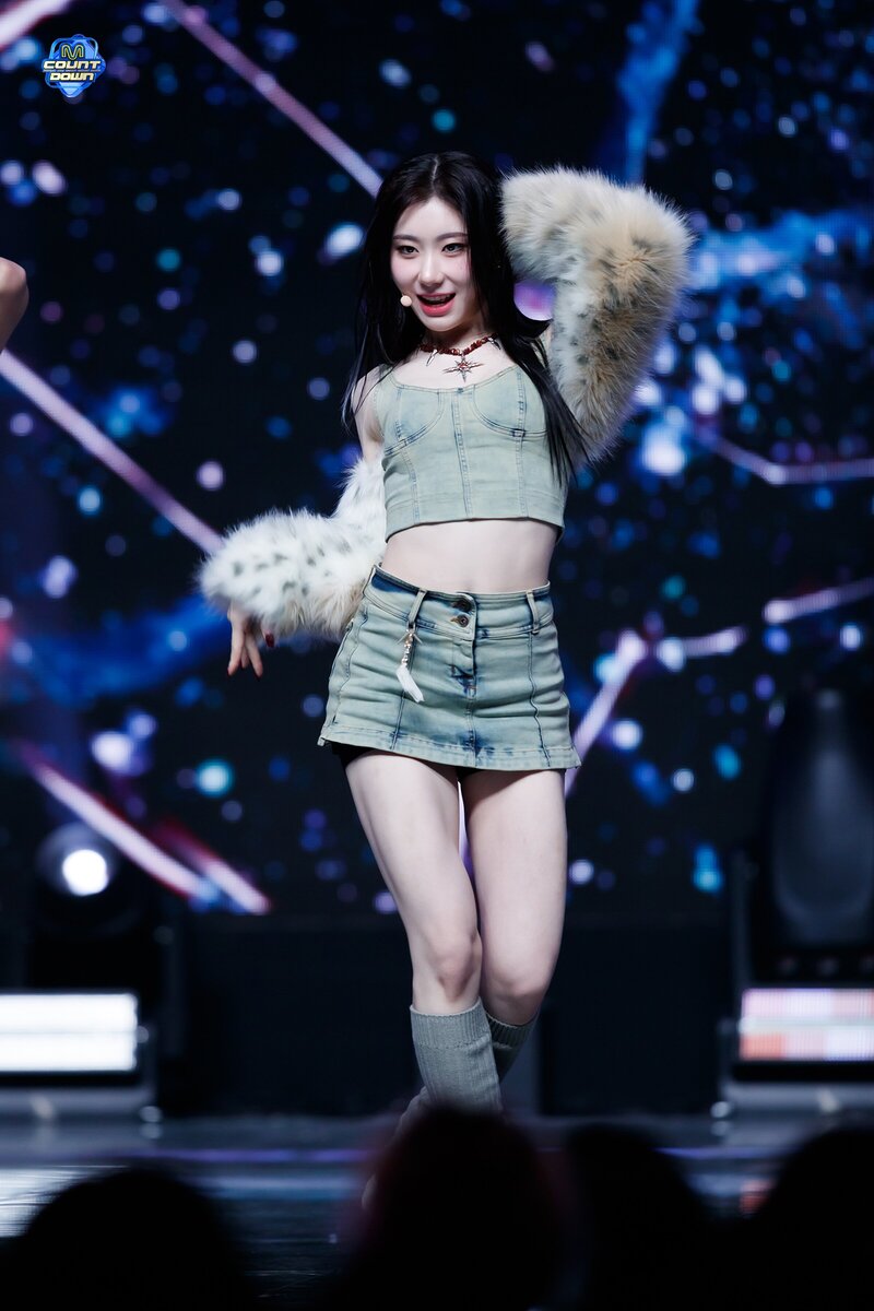 240125 ITZY Chaeryeong - 'Mr. Vampire' at M Countdown documents 4