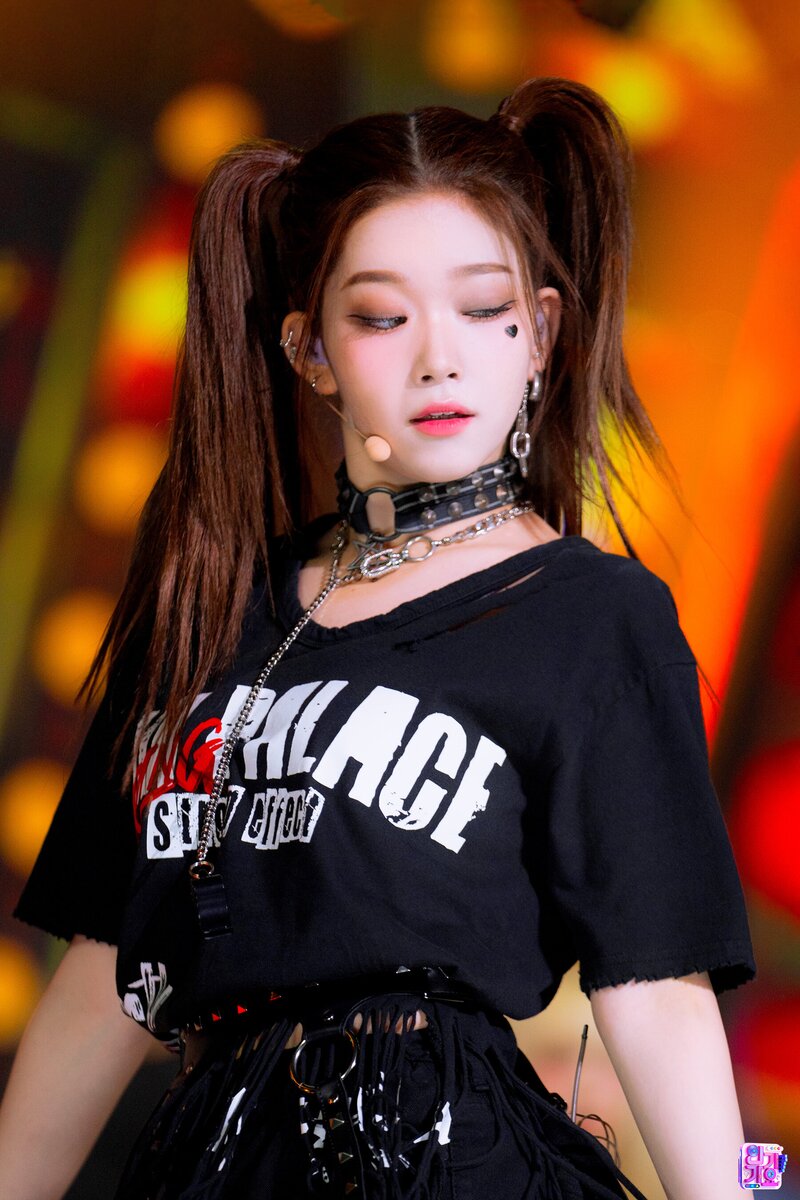 220904 Billlie Tsuki - 'RING ma bell (what a wonderful world)' at Inkigayo documents 2