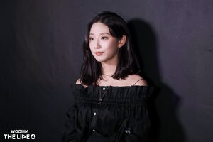 211010 Woollim Naver Post - Yein's THE LIVE 4 Behind