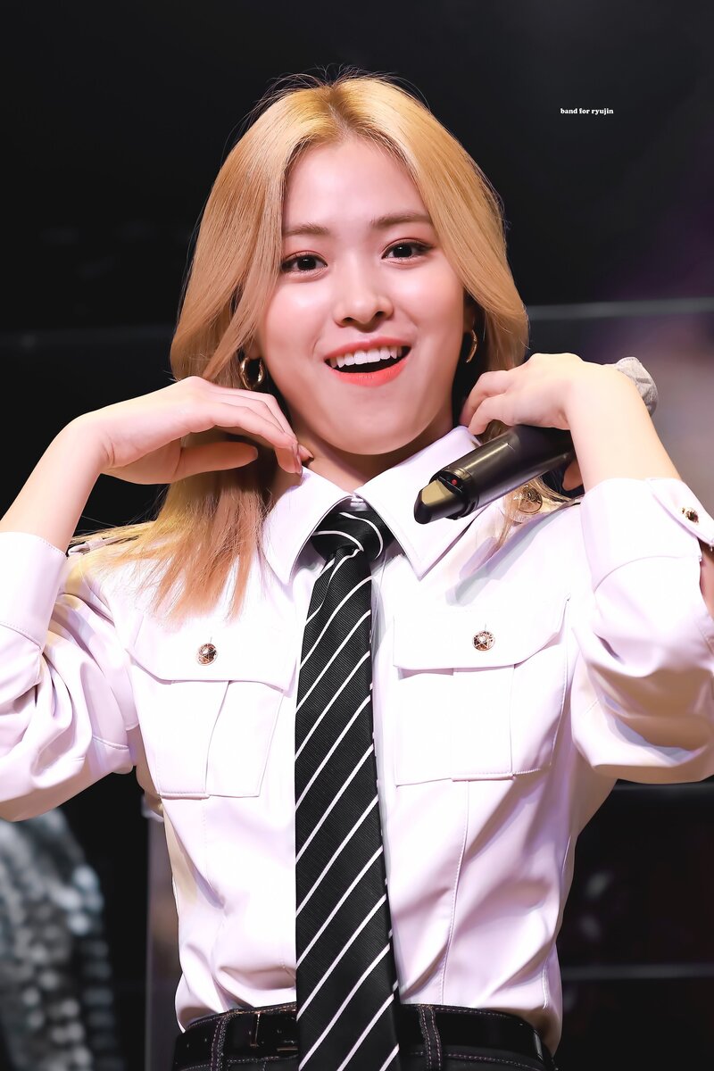 210530 ITZY Ryujin - Fansign Event documents 3