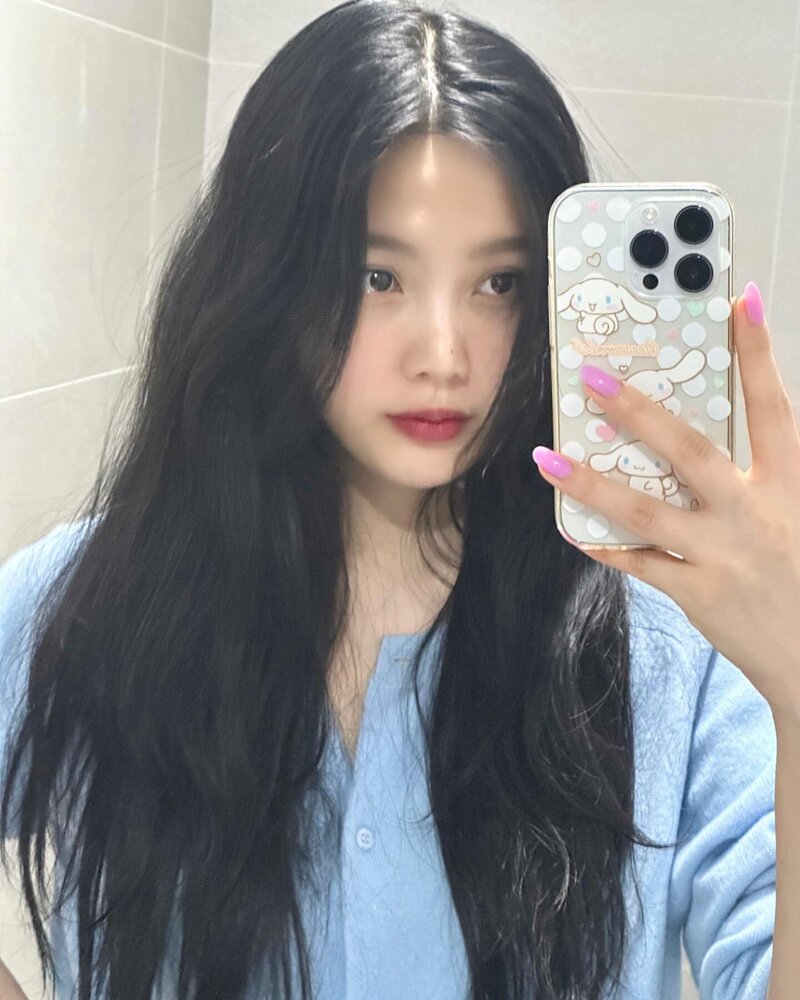 240414 Red Velvet Joy Instagram Update documents 4