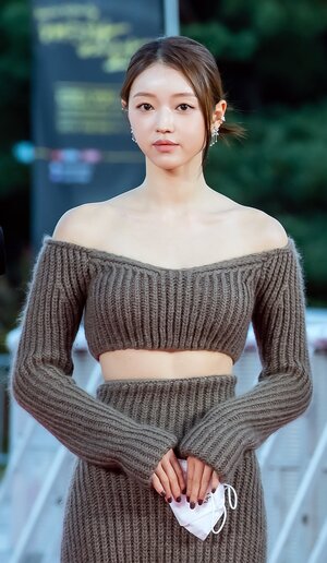 211028 Korean Popular Culture and Art Awards Red Carpet - OH MY GIRL Yooa