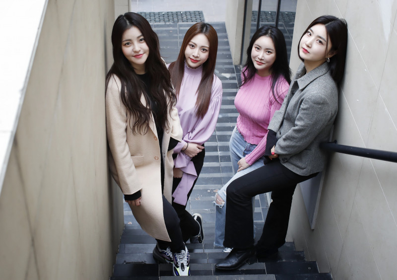 210305 Brave Girls Interview Photos with News1 documents 3