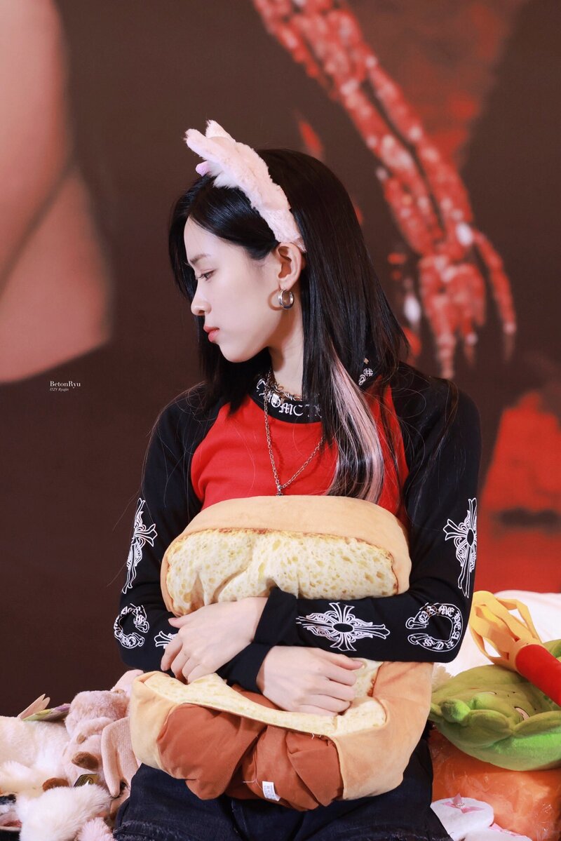 240302 ITZY Ryujin - Fansign Event documents 10