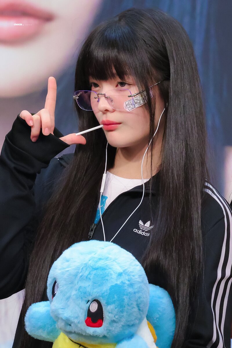240419 ILLIT Iroha at Fansign Event documents 4