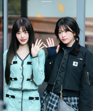 231027 IVE's Wonyoung and Yujin heading to Music Bank
