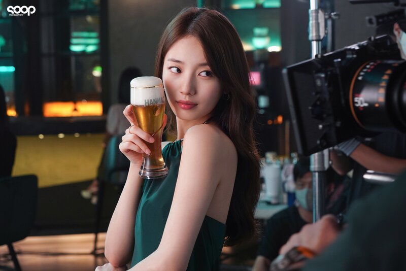 230912 SOOP Naver Post - Suzy - Hanmac Beer Ad Filming Behind documents 9