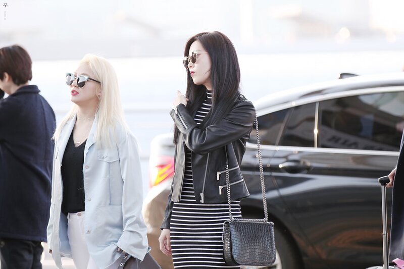 170401-170402 Girls' Generation Seohyun at Incheon Airport documents 7