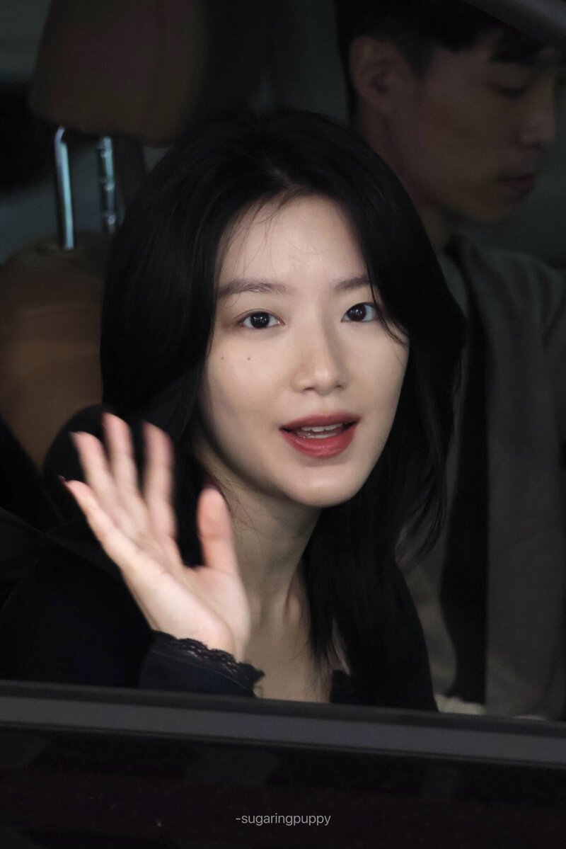 231030 (G)I-DLE Shuhua - ICN Airport documents 12