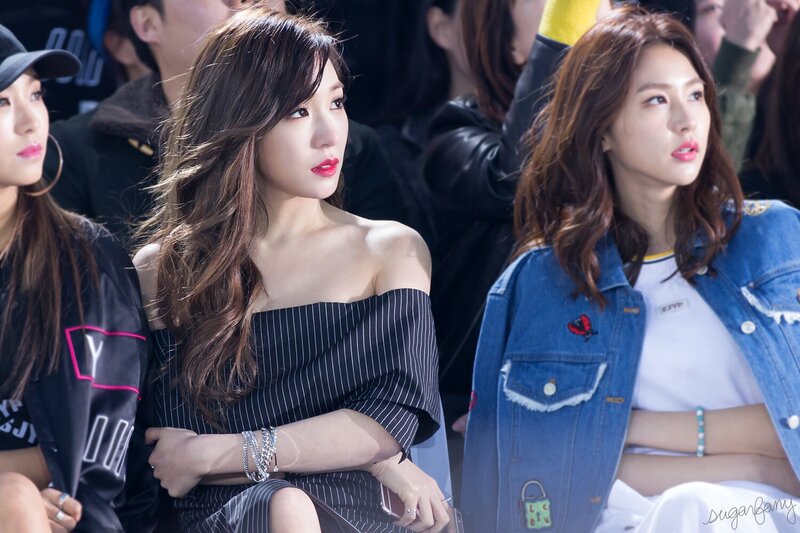 160324 Tiffany and SISTAR Bora at SJYP Seoul Fashion Week documents 7
