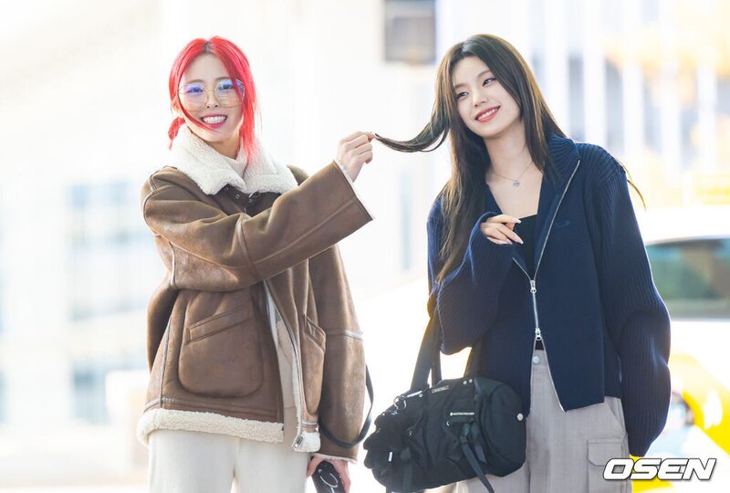 240314 - ITZY at Incheon International Airport documents 4