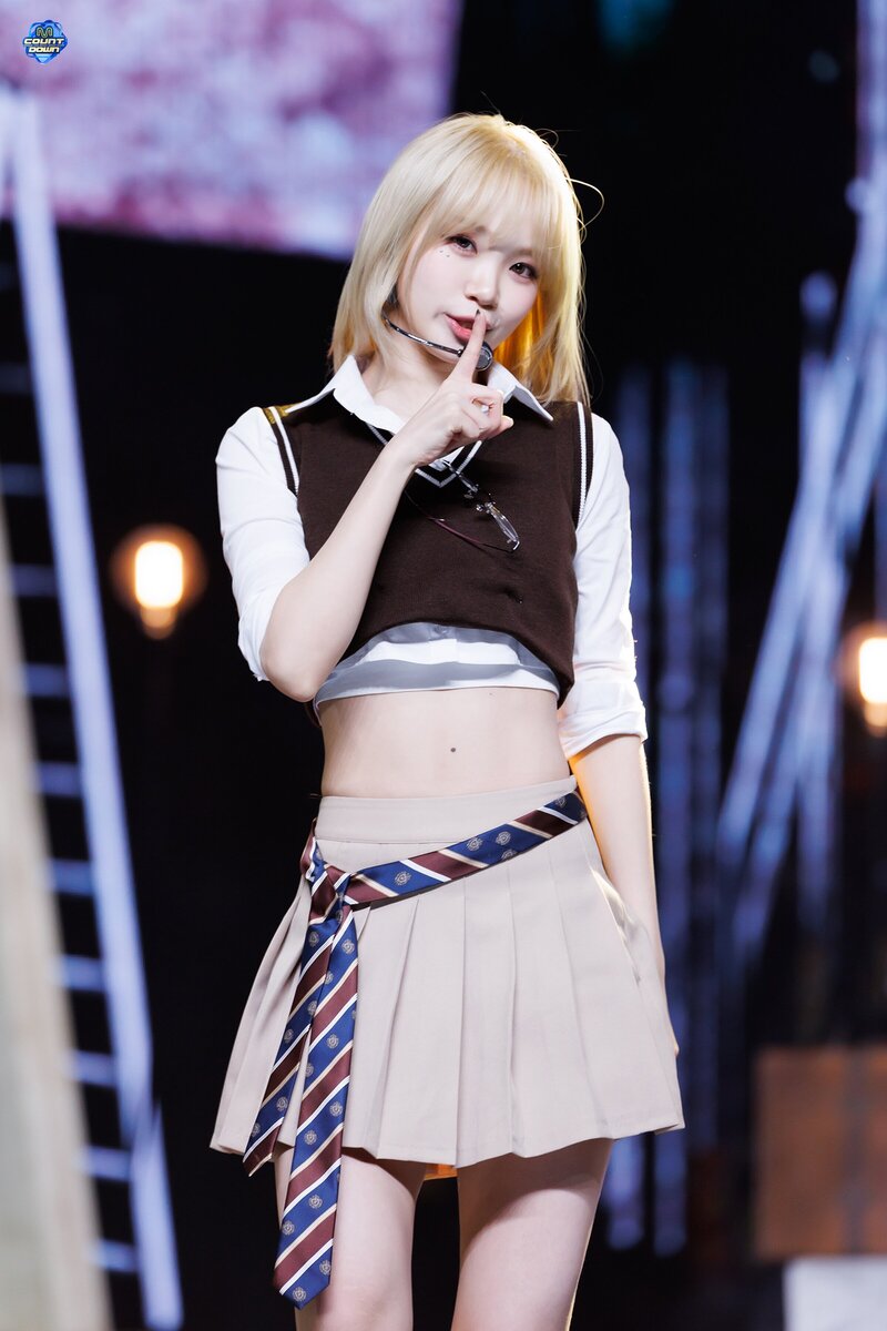 240307 LE SSERAFIM Chaewon - 'EASY' and 'Smart' at M Countdown documents 13