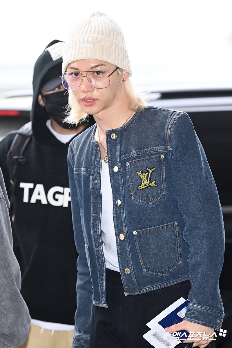 240404 Stray Kids Felix at Gimpo International Airport documents 6