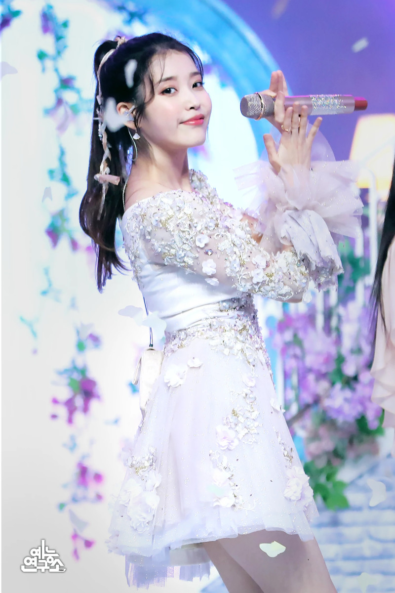 210327  IU - 'Coin' & 'LILAC' at Music Core documents 10