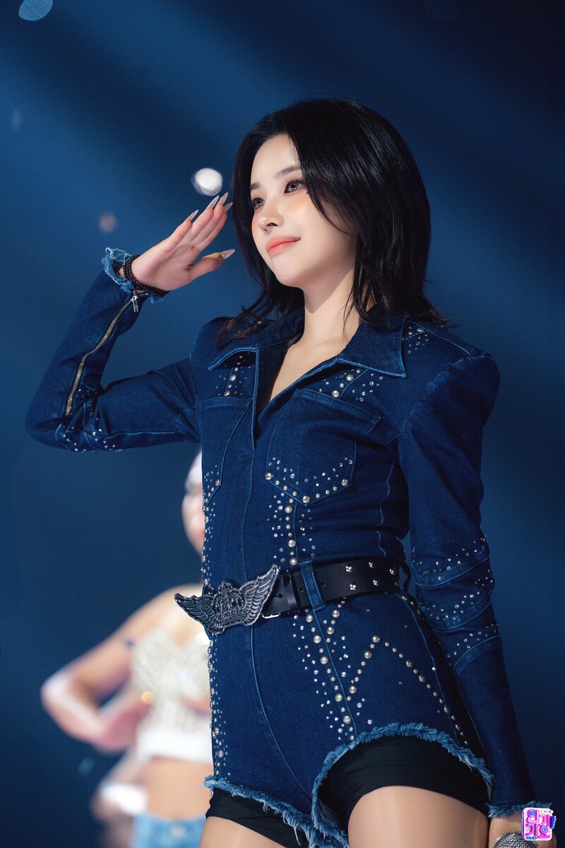 240204 (G)I-DLE Soyeon - 'Super Lady' at Inkigayo documents 2