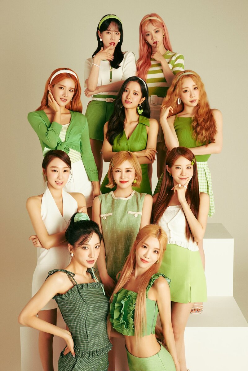 WJSN for Universe 'Retro Green' Photoshoot 2023 documents 1