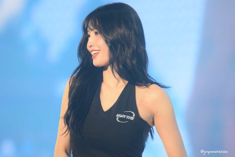 230415 TWICE Momo - ‘READY TO BE’ World Tour in Seoul Day 1 documents 4