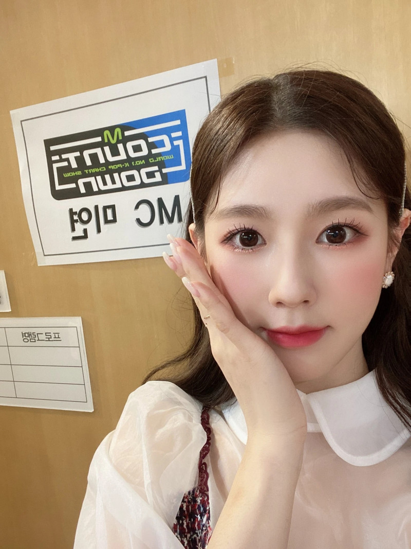 210318 (G)I-DLE Twitter Update - Miyeon documents 6