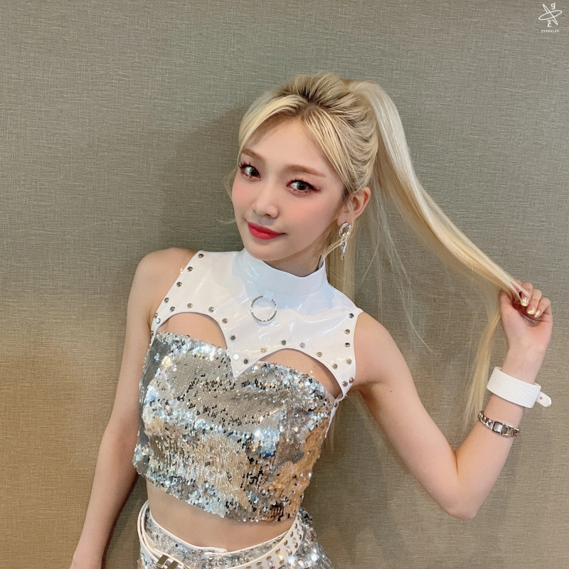 210402 Yuehue Naver Post - EVERGLOW KCON:TACT 3 Behind documents 22
