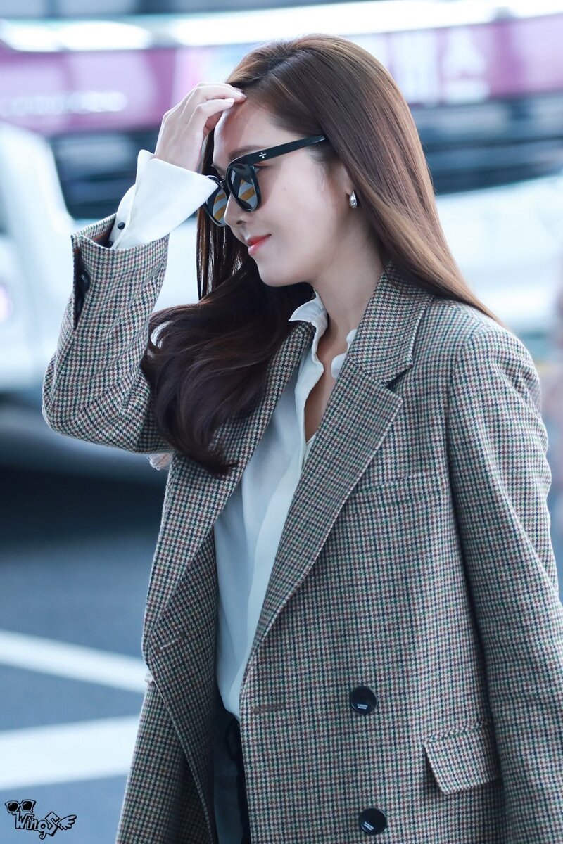 190826 Jessica at Incheon International Airport documents 9