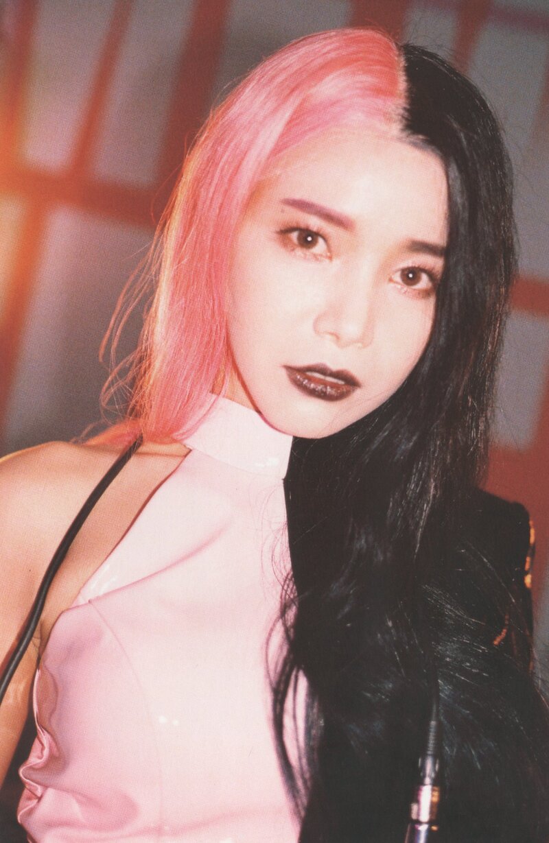 MAMAMOO 2nd Full Album 'reality in BLACK' [SCANS] (All Universes) documents 19