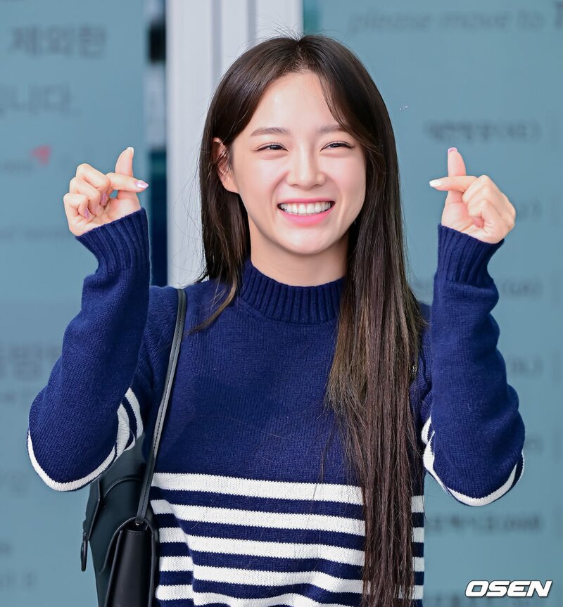 230928 Sejeong at Incheon International Airport documents 5