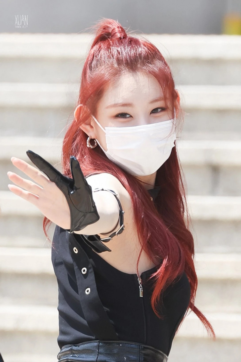 210512 ITZY Chaeryeong - On the way to Show Champion documents 5