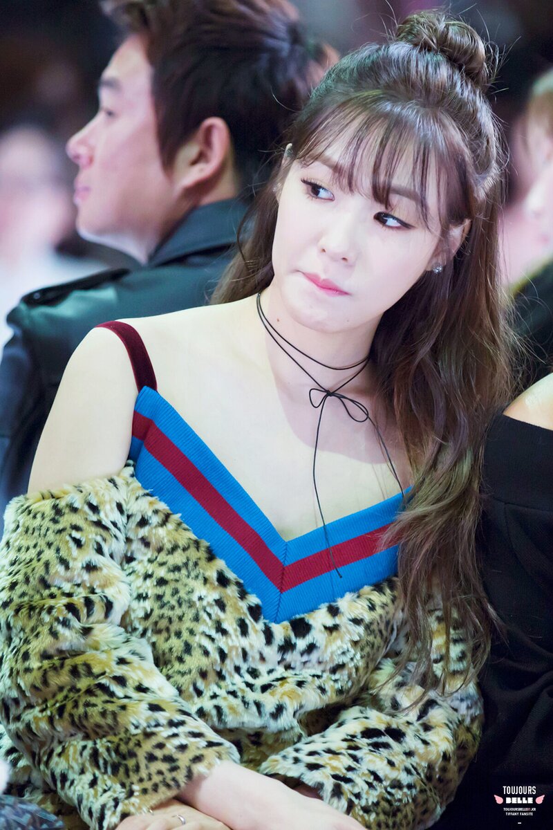 160324 Tiffany and SISTAR Bora at Seoul Fashion Week documents 13