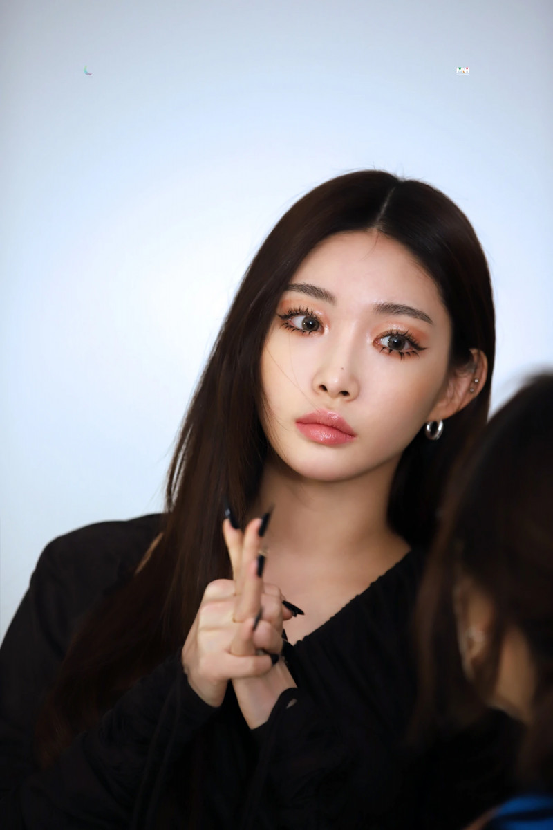 210324 CHUNG HA W Korea 2021 March Issue Filming Site | Naver Update documents 12