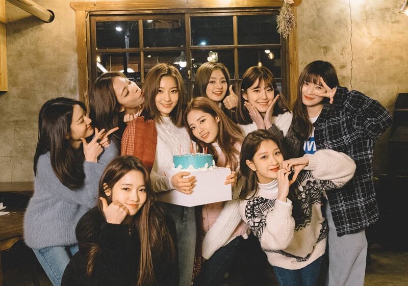 fromis_9 - 'Welcome to Heal Inn 2: We See Winter' Behind documents 1