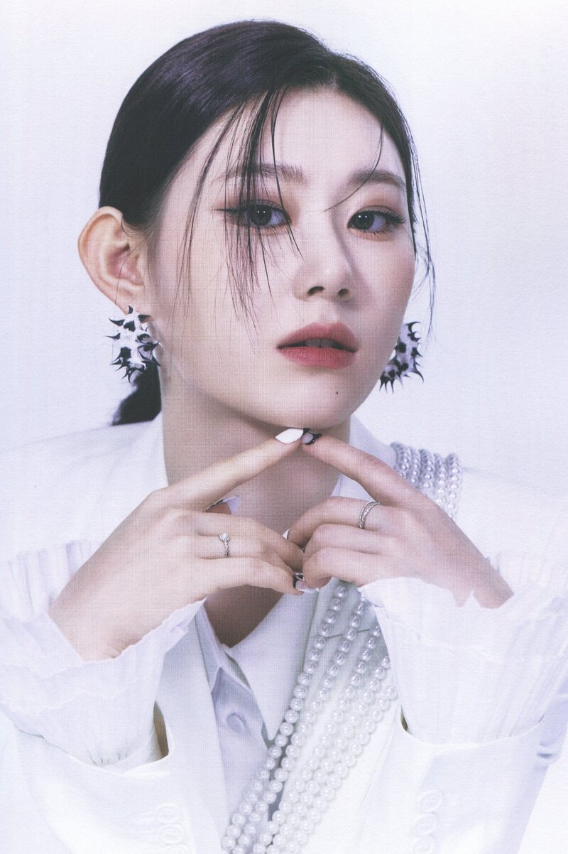 ITZY 'CHECKMATE' Album Scans (Chaeryeong ver.) documents 20