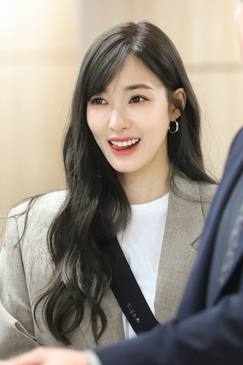 240420 Tiffany Young - Gimpo Airport documents 1