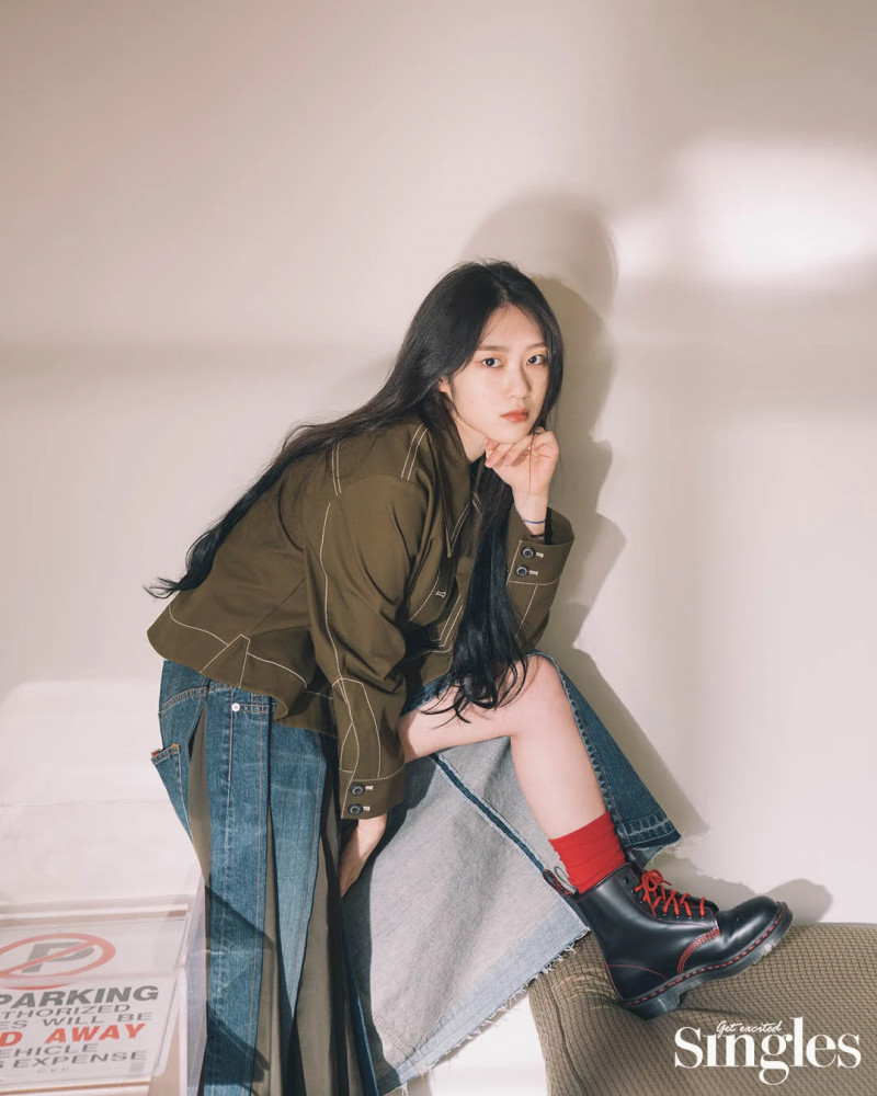 OH MY GIRL Jiho for Singles Magazine March 2021 Issue documents 4